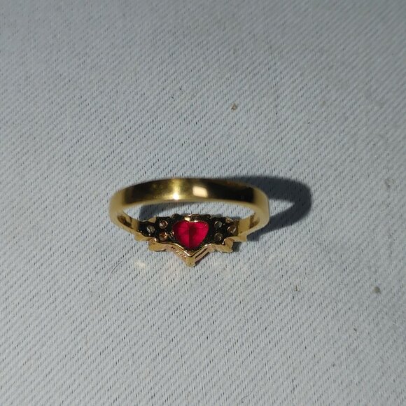 Glowing Heart Shaped Ruby Ring Prong Cubic Zirconia Size 8 Gold Tone Gemstone - Picture 7 of 13